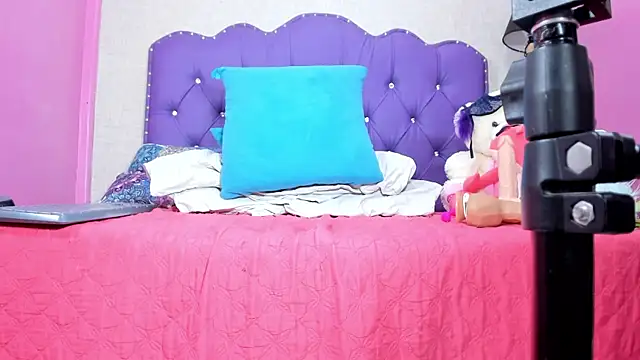 Mara_Summerr live cam on StripChat