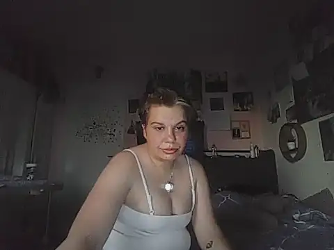 Carolineisback webcam
