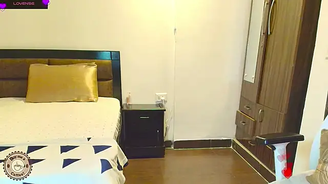Yara-143 live cam on StripChat