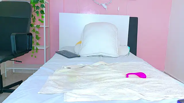 SeleneGibson__ webcam