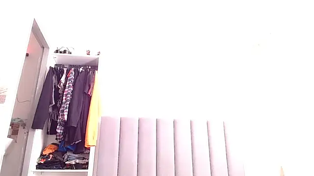 saara_johnson496 webcam