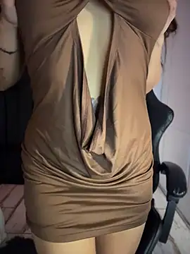 chicachocolate01 live cam on StripChat