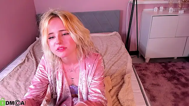 kikipeach live cam on StripChat