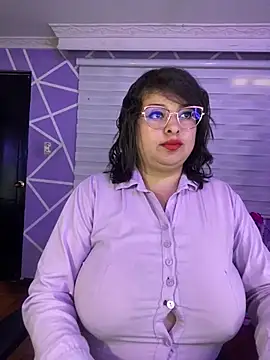MiiaaJoness webcam