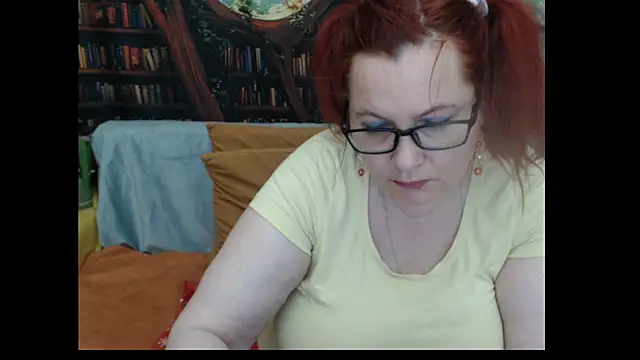 PlayfullMature webcam