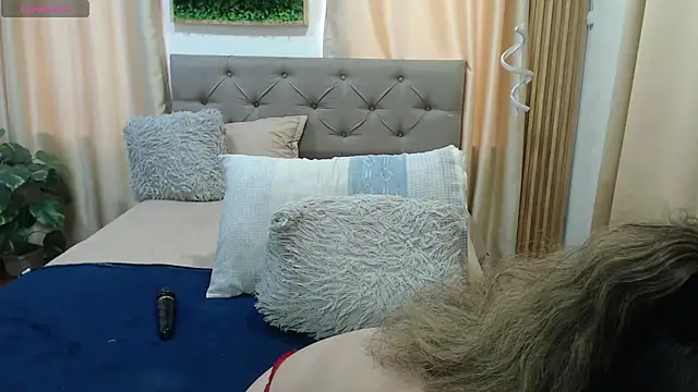 sasi_luna live cam on StripChat