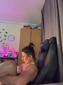 Hotangel75 live cam on StripChat