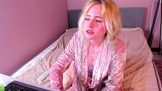 kikipeach webcam