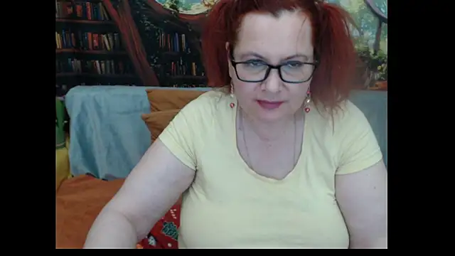 PlayfullMature live cam on StripChat