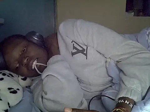 GoldenEbony1 live cam on StripChat