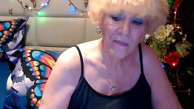 HappyWomanOn webcam
