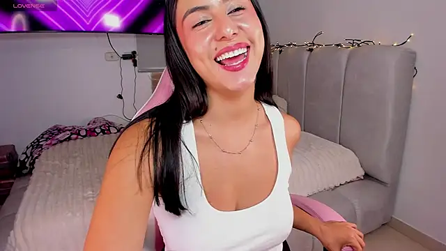 SarahCute14 live cam on StripChat