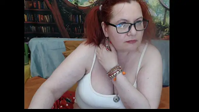 PlayfullMature webcam