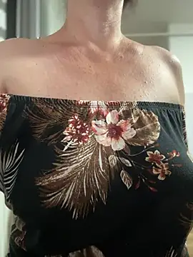 sweetmystery1 (F milf) - Topless