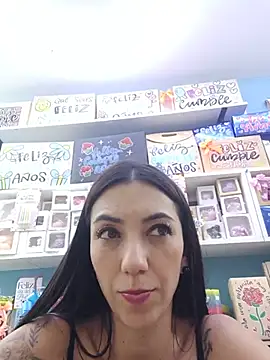 LunaZambrano live cam on StripChat