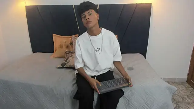 jacob_cum23 live cam on StripChat