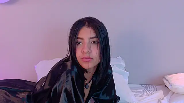 NaomiKlarc webcam