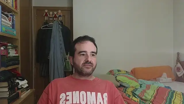curiosillo83 live cam on StripChat