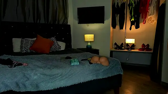 InvitingTina webcam