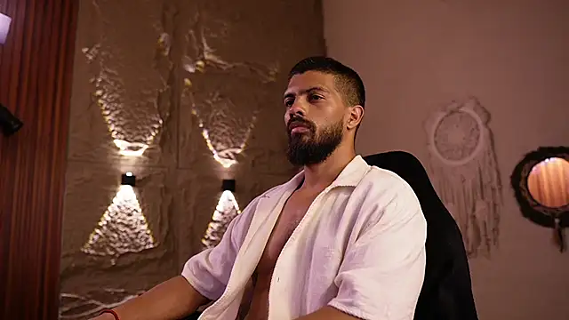 DannSaenz live cam on StripChat