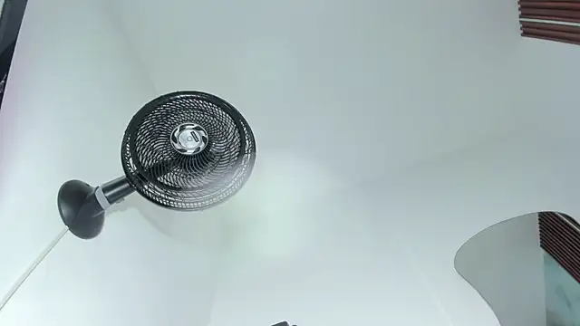 ariana_nix webcam