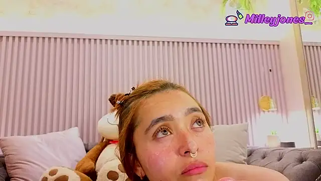 MilleyJones live cam on StripChat