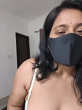 Cute-Maanvi webcam