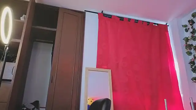 MiaCollinssx webcam
