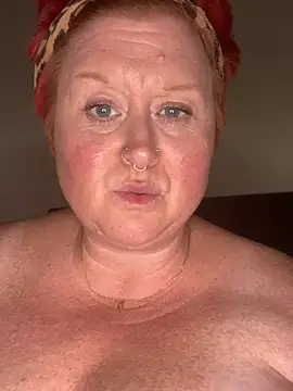 BustyRedxx webcam