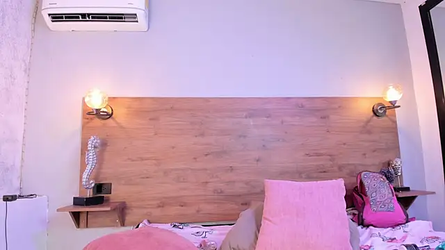 NAOMIWATTS_ webcam