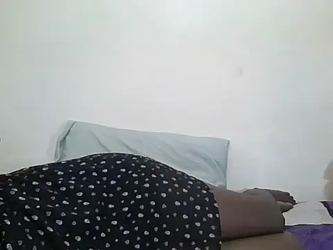 prettyqueenk live cam on StripChat