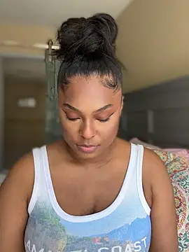 CandyLuxxxx webcam