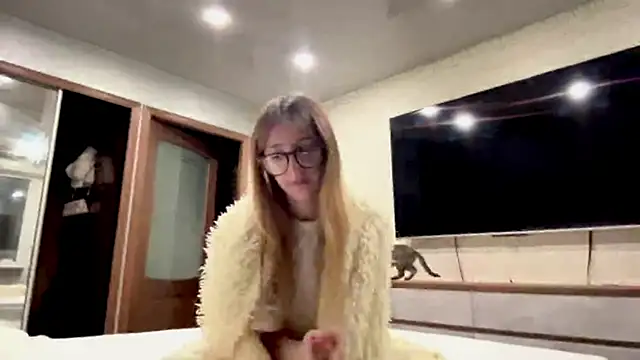 Sunshine_Kira live cam on StripChat