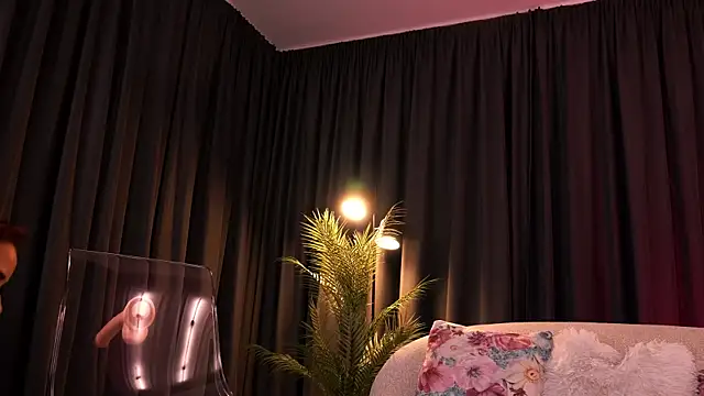 Red_Kim live cam on StripChat