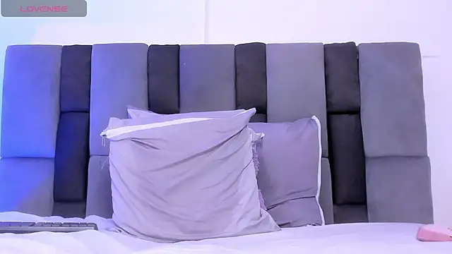light_eyes_ live cam on StripChat