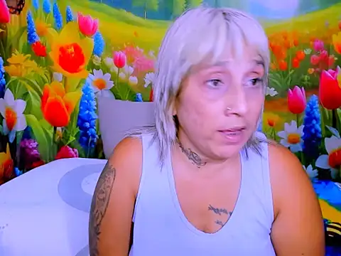 indianroxy webcam