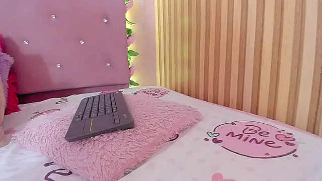 lovely__kiss__ webcam