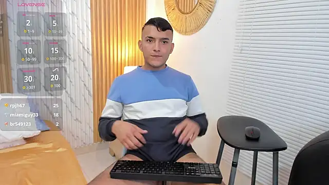 Chris_vega_ live cam on StripChat
