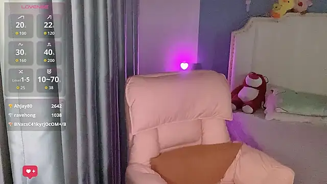 Luna-666 live cam on StripChat