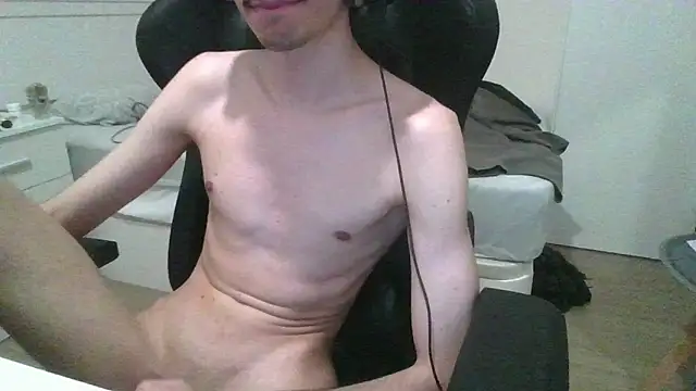 gabrielnovin17cm (M young) - jerk off and cum (public show)