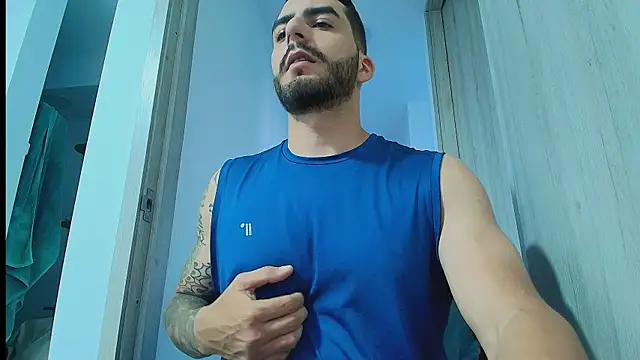thomas_gun live cam on StripChat