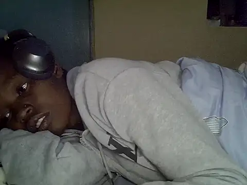 GoldenEbony1 webcam