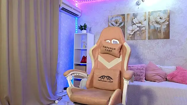 EmmyMills webcam