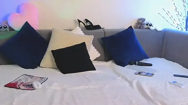 Bella_Hillss webcam