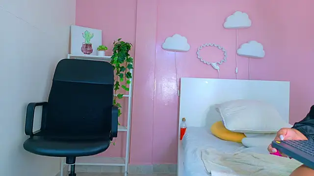 SeleneGibson__ webcam
