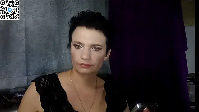 HotMamaQueen234 webcam