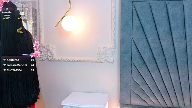 Leandra-Johnson live cam on StripChat