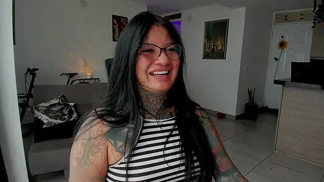 Unatatuada live cam on StripChat