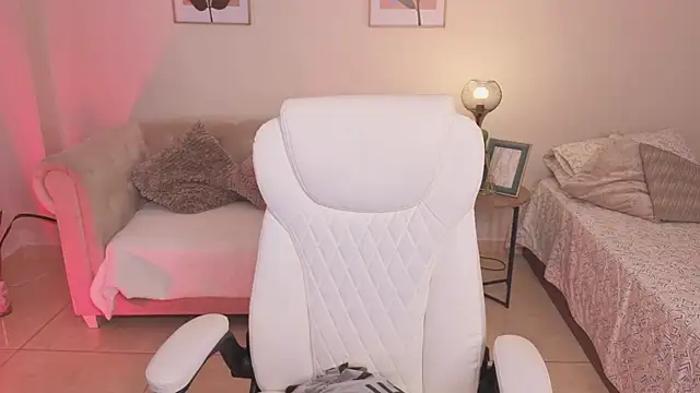 DahianaWalcott live cam on StripChat