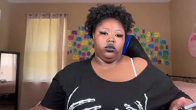 Chocolatebunnyxx96 live cam on StripChat